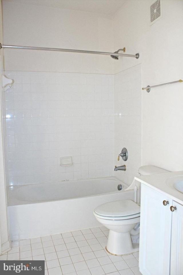 6212 Westchester Park Dr #B - Photo 7 of 13