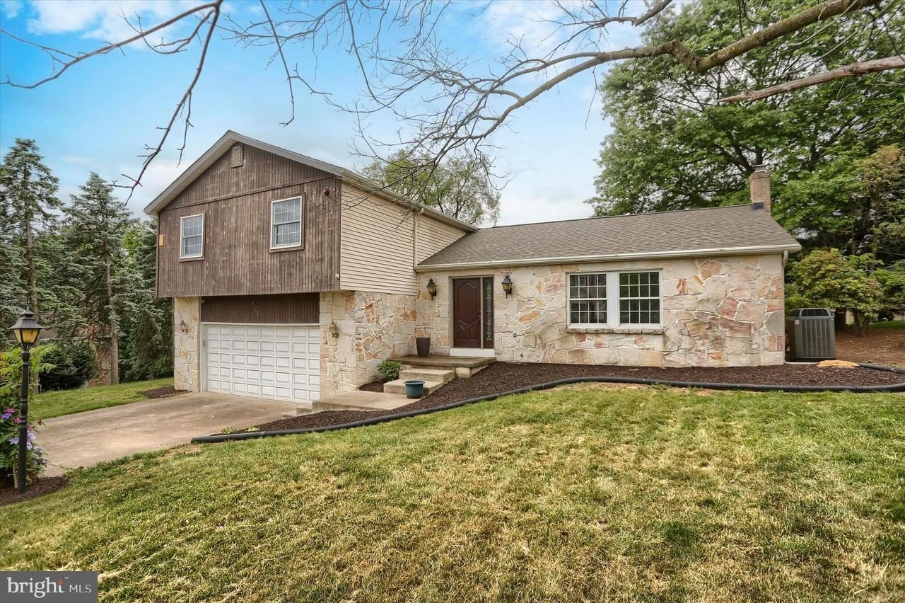 825 Ridgewood Dr - Photo 3 of 35