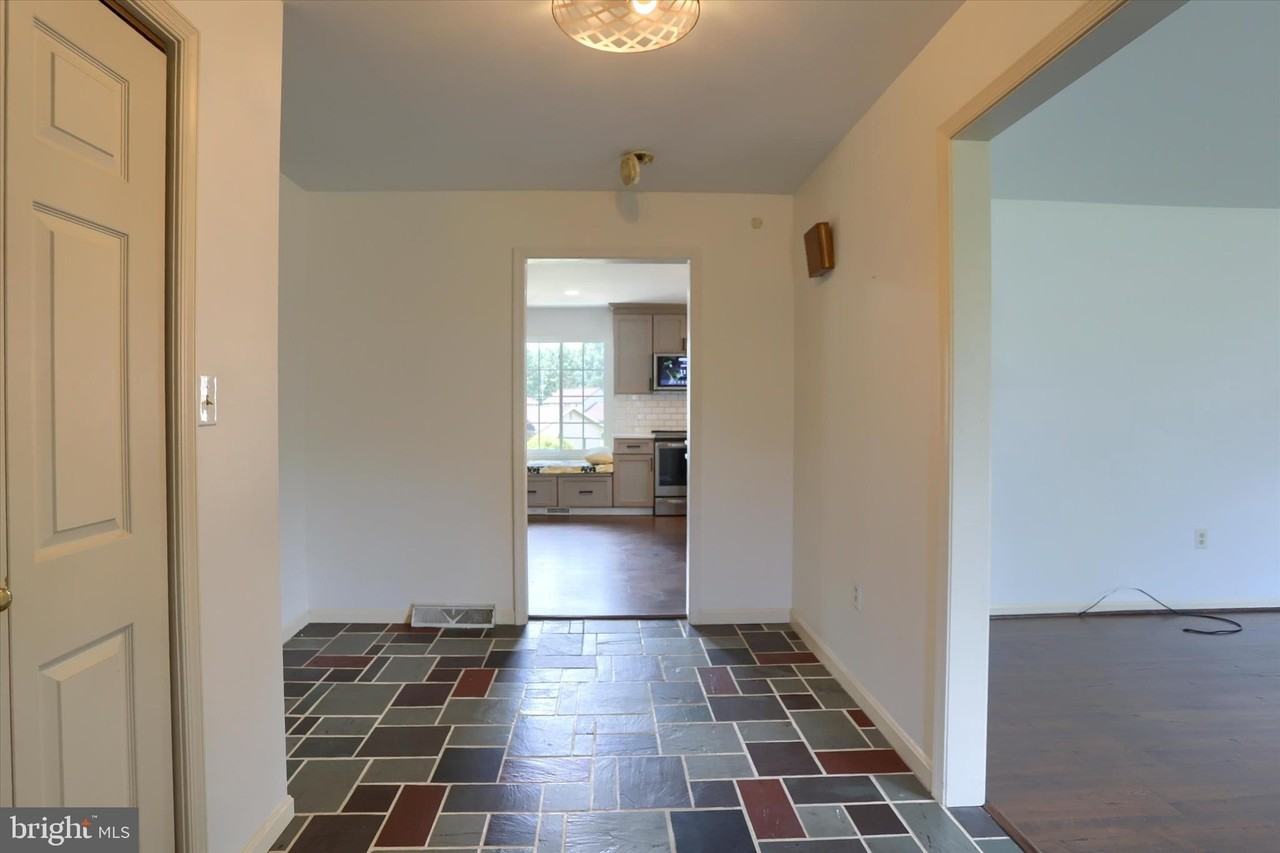 825 Ridgewood Dr - Photo 4 of 35