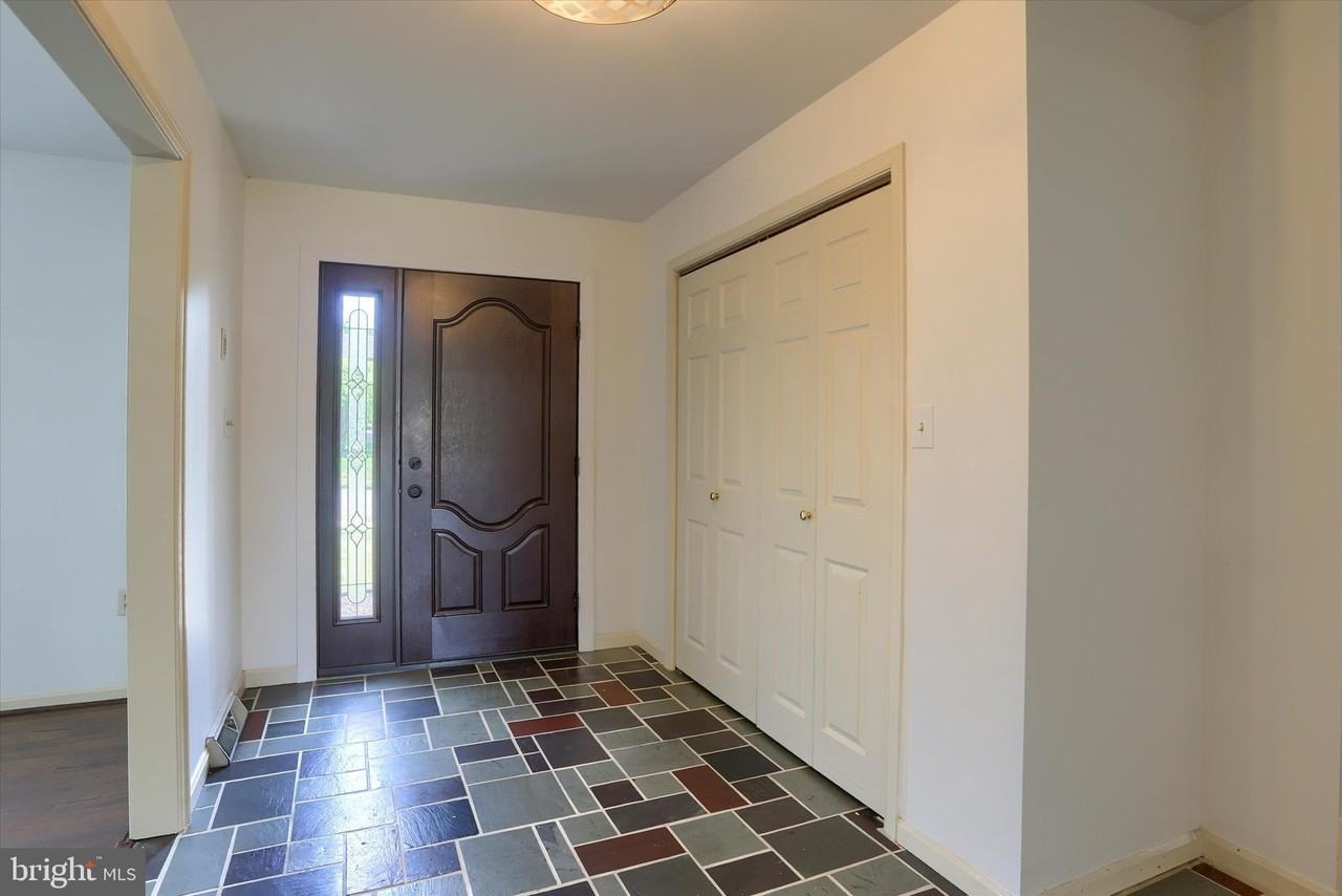 825 Ridgewood Dr - Photo 5 of 35