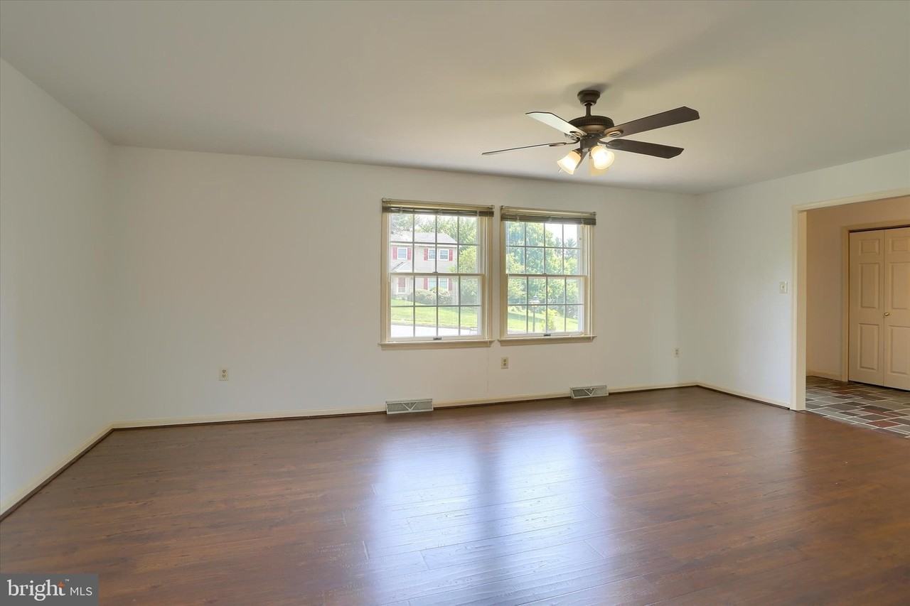 825 Ridgewood Dr - Photo 7 of 35