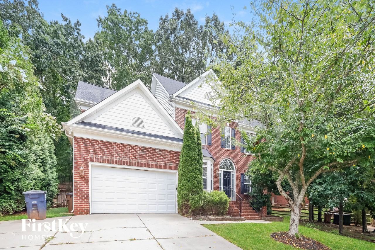 529 Mcmillan Dr - Photo 2 of 15
