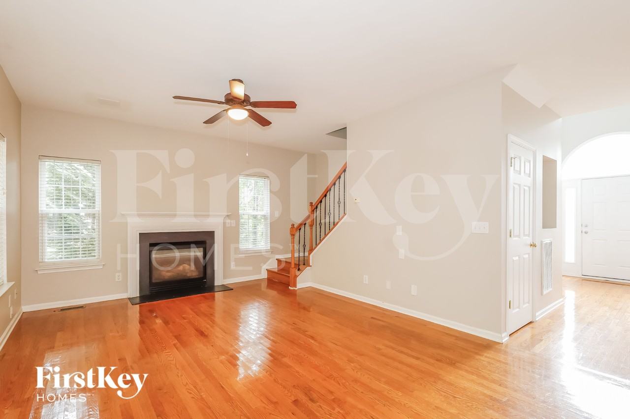 529 Mcmillan Dr - Photo 3 of 15