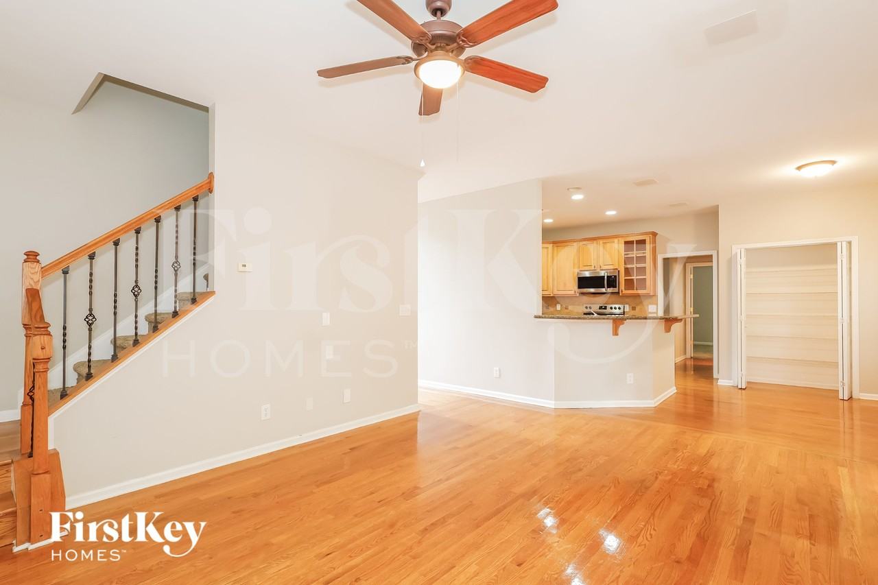 529 Mcmillan Dr - Photo 4 of 15