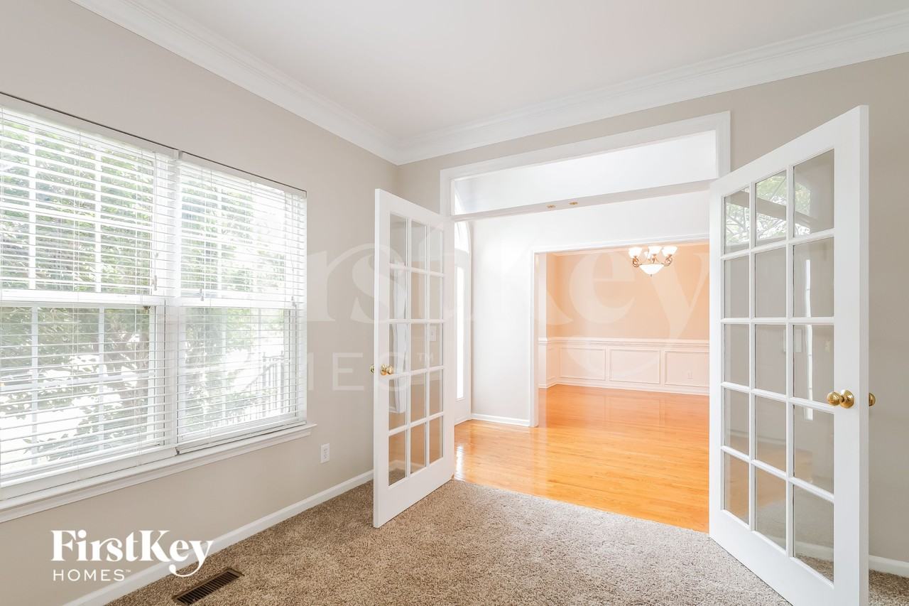 529 Mcmillan Dr - Photo 7 of 15