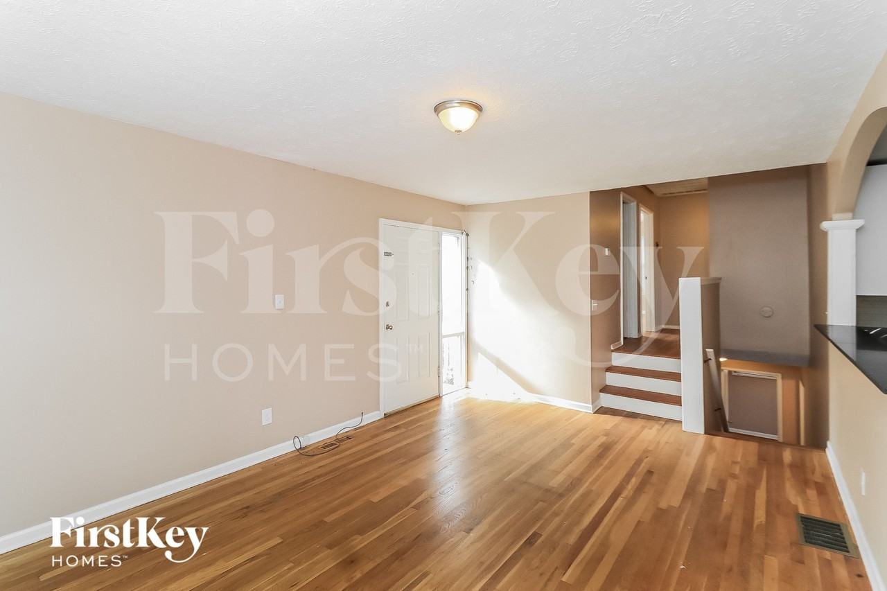 5070 Fairmont Rd Se - Photo 5 of 16