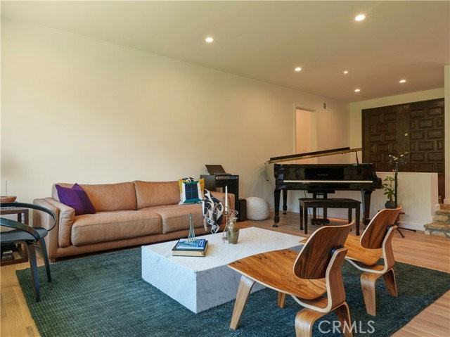 1310 J Lee Cir - Photo 3 of 8