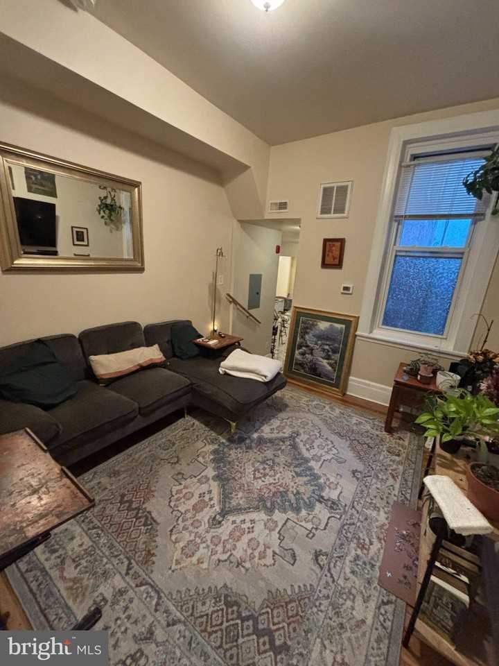 1309 N 19th St #B - Photo 4 of 19