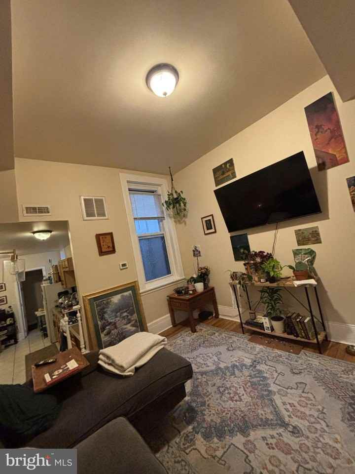 1309 N 19th St #B - Photo 5 of 19