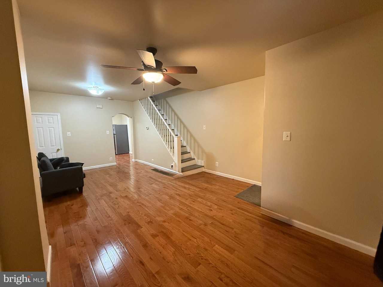 342 Gladstone St - Photo 2 of 13