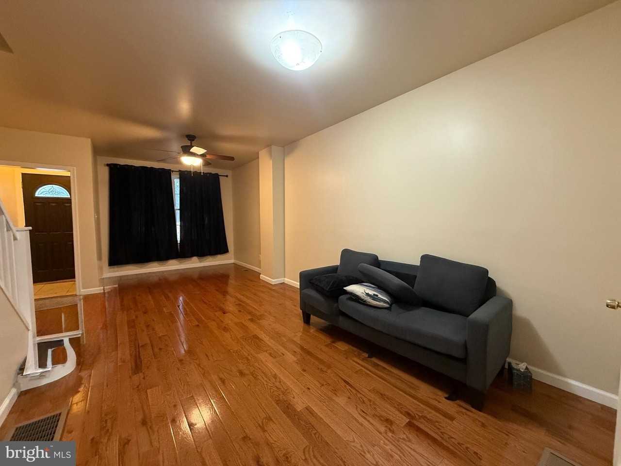 342 Gladstone St - Photo 3 of 13
