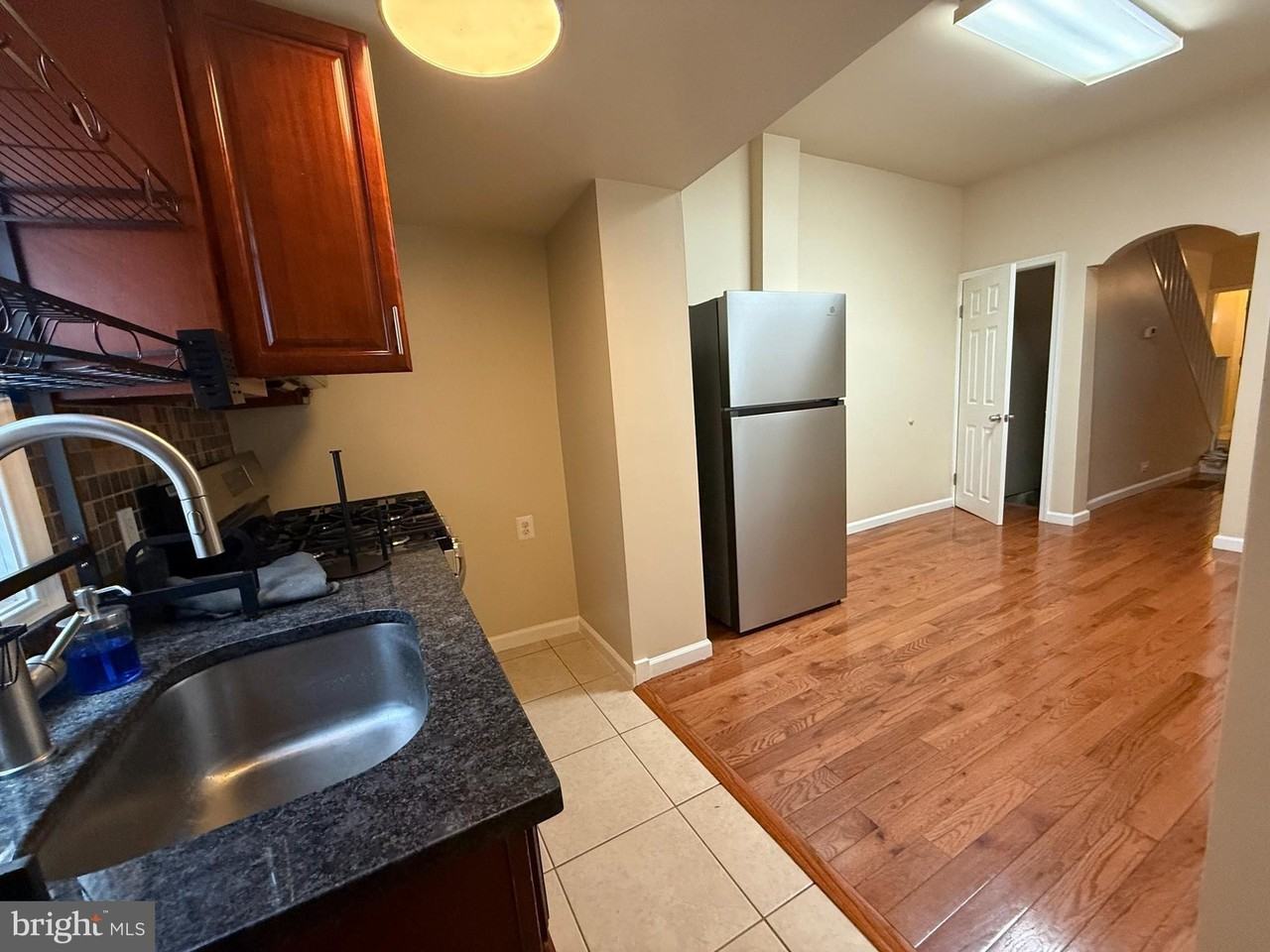 342 Gladstone St - Photo 6 of 13