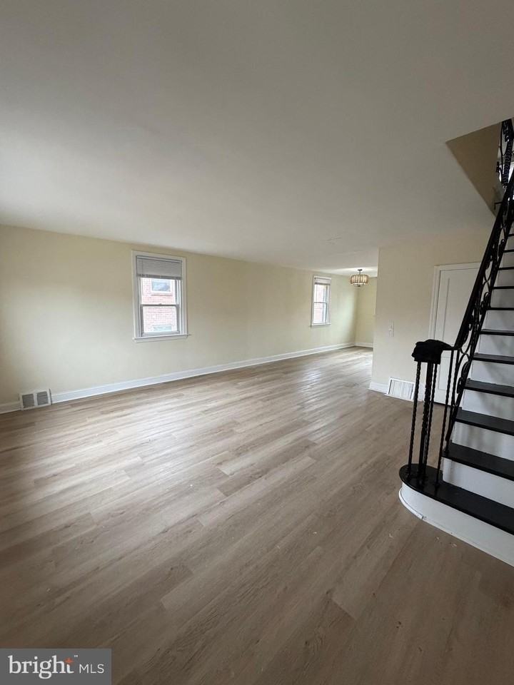 6023 Horrocks St - Photo 3 of 25