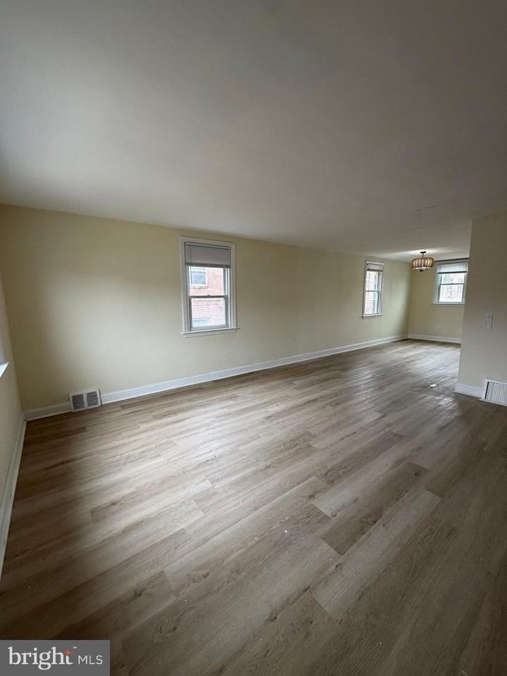 6023 Horrocks St - Photo 5 of 25