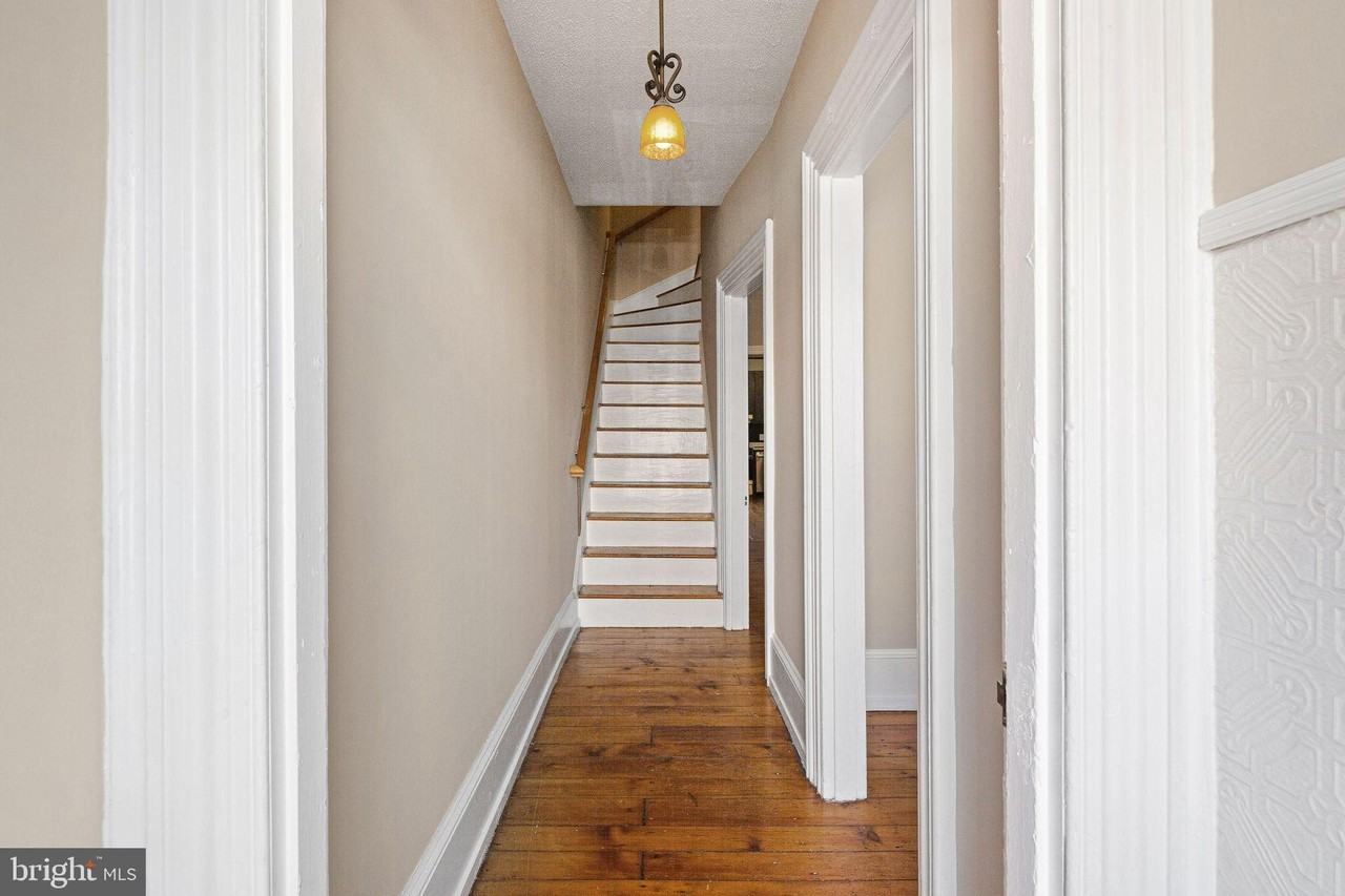 161 Hermitage St - Photo 7 of 34