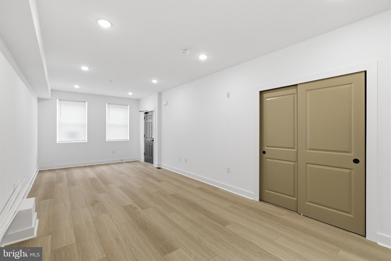 2223 N 22nd St #1 - Photo 6 of 16