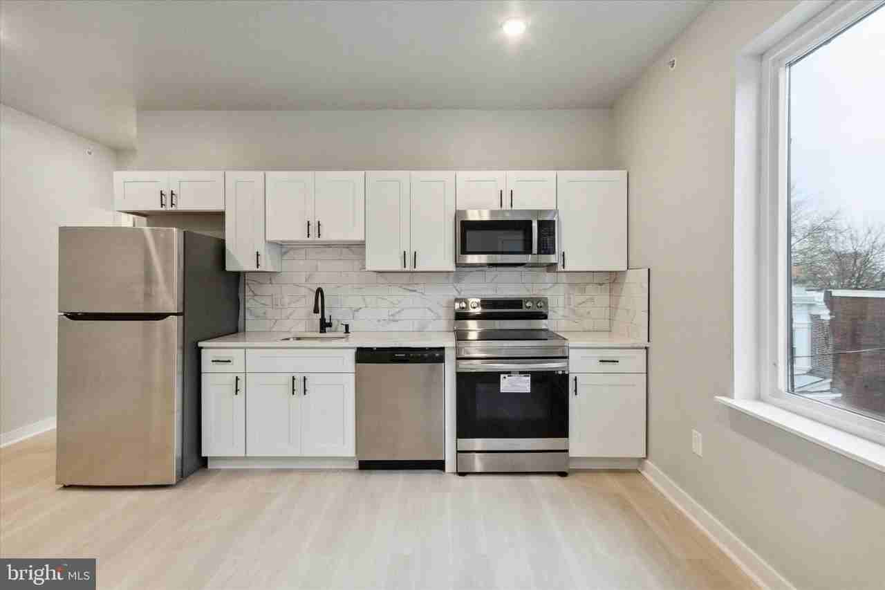 316 S 52nd St #6 - Photo 2 of 10