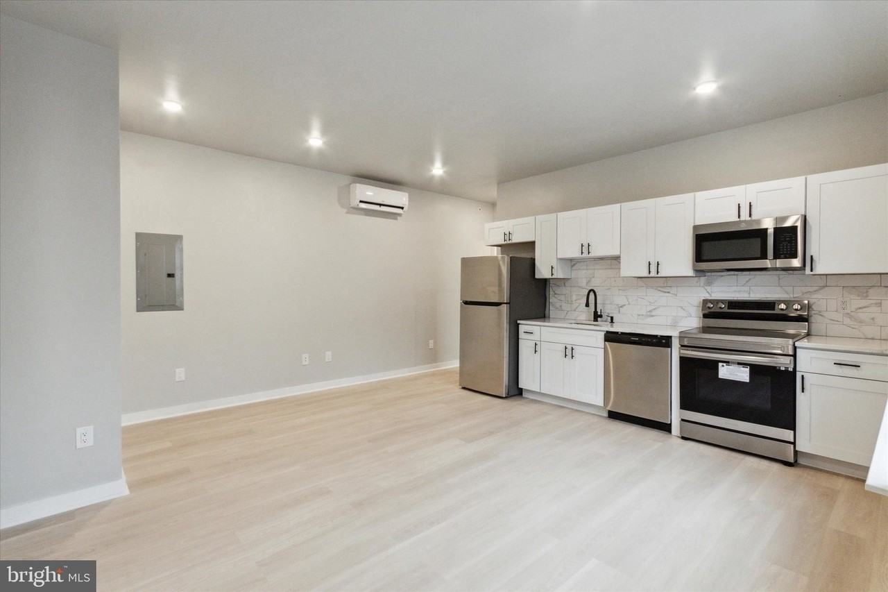 316 S 52nd St #6 - Photo 3 of 10