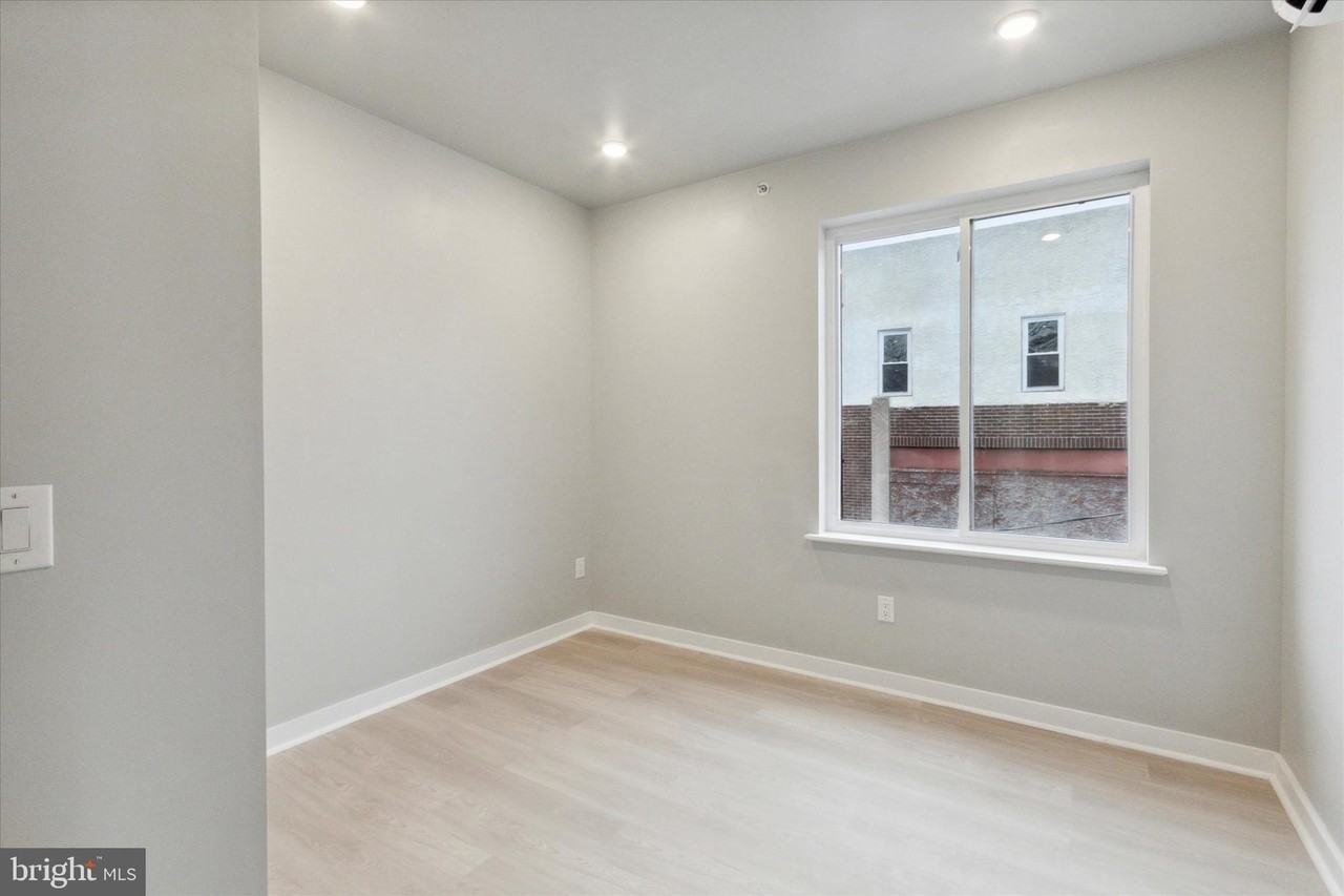 316 S 52nd St #6 - Photo 4 of 10
