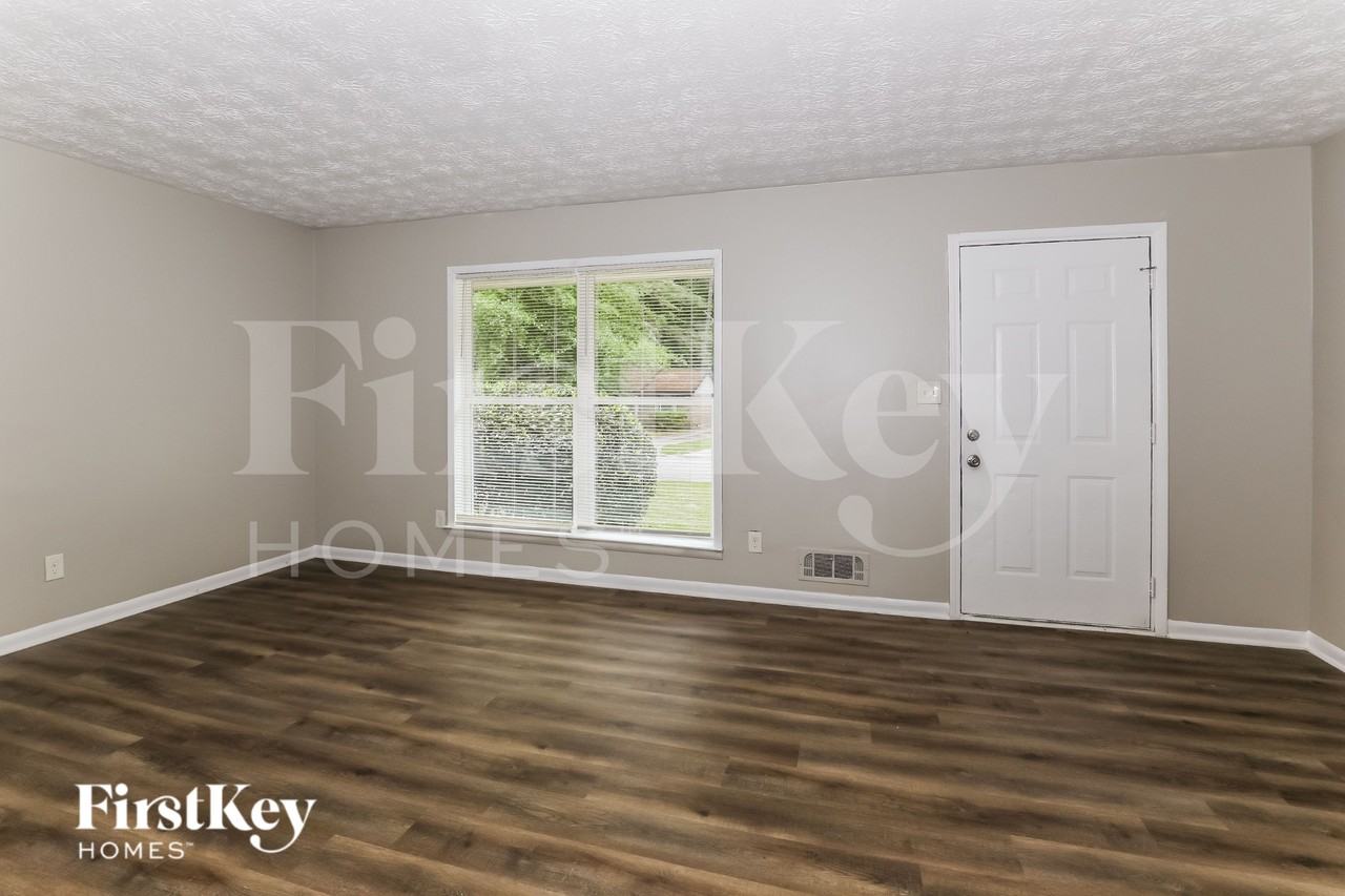 1334 Labelle St - Photo 2 of 19
