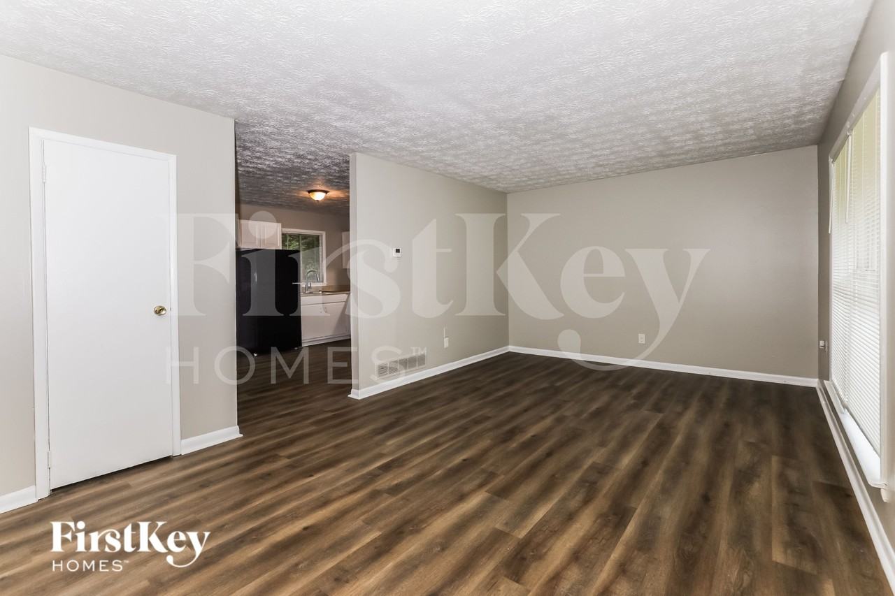 1334 Labelle St - Photo 4 of 19