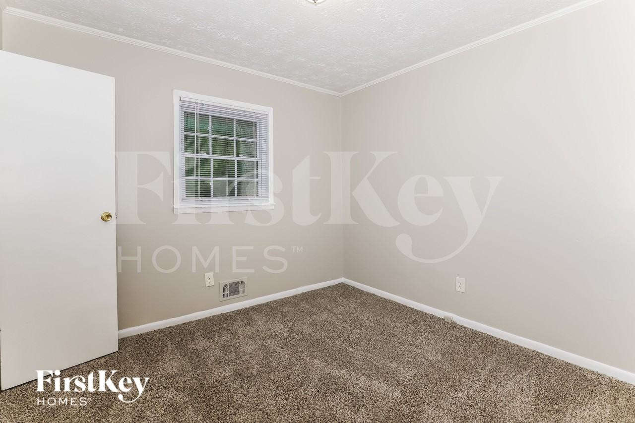 1334 Labelle St - Photo 7 of 19