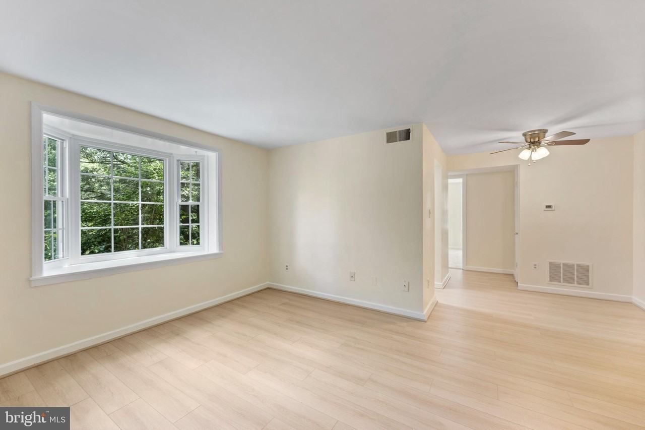 820 S Arlington Mill Dr #3-201 - Photo 4 of 19