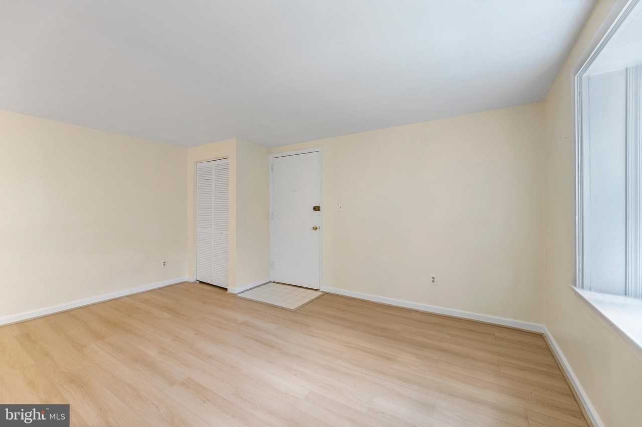 820 S Arlington Mill Dr #3-201 - Photo 5 of 19