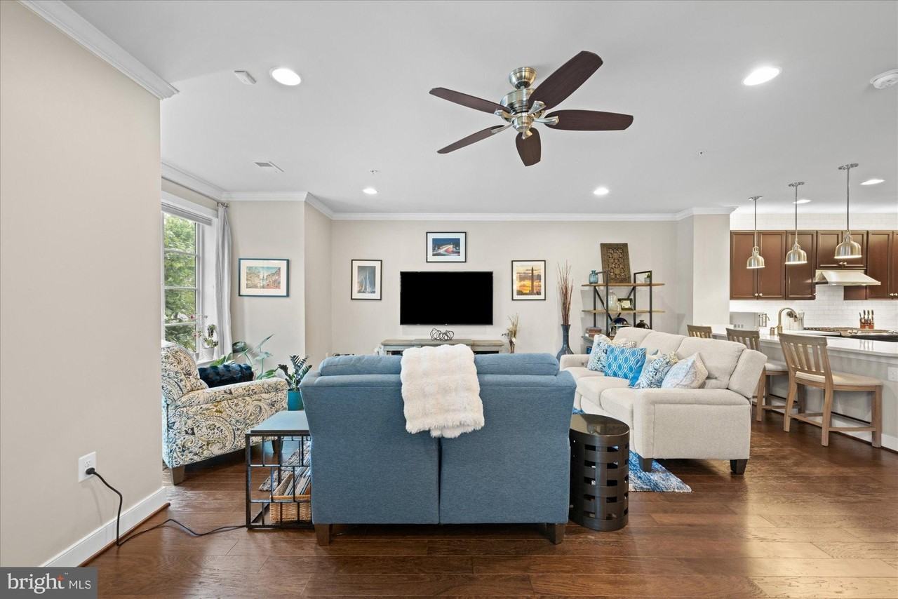 1316 Main Line Blvd - Photo 4 of 50