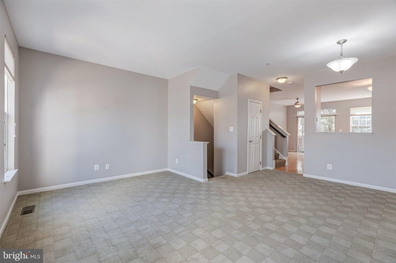 5140 Donovan Dr - Photo 2 of 39