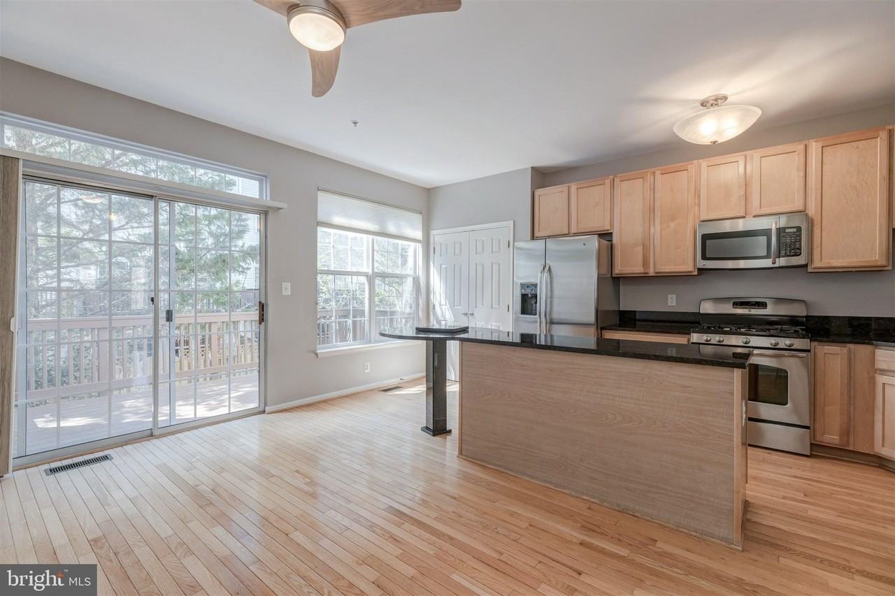 5140 Donovan Dr - Photo 3 of 39