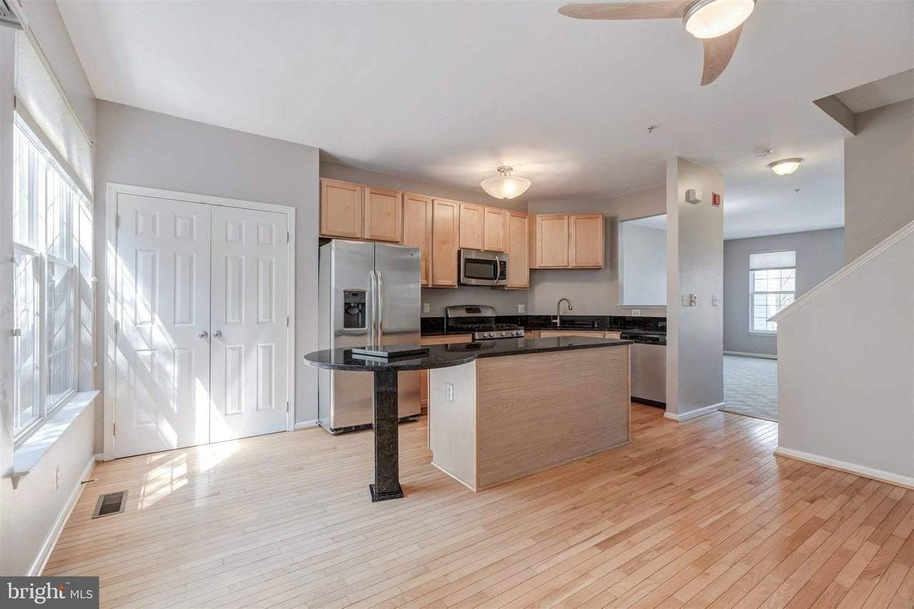 5140 Donovan Dr - Photo 6 of 39