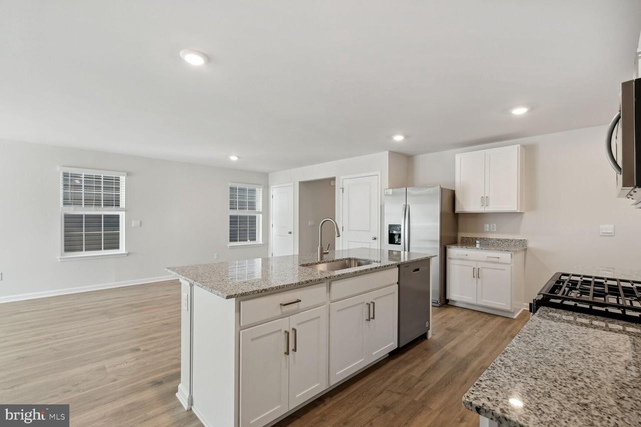 5208 Crooked Ln - Photo 4 of 30