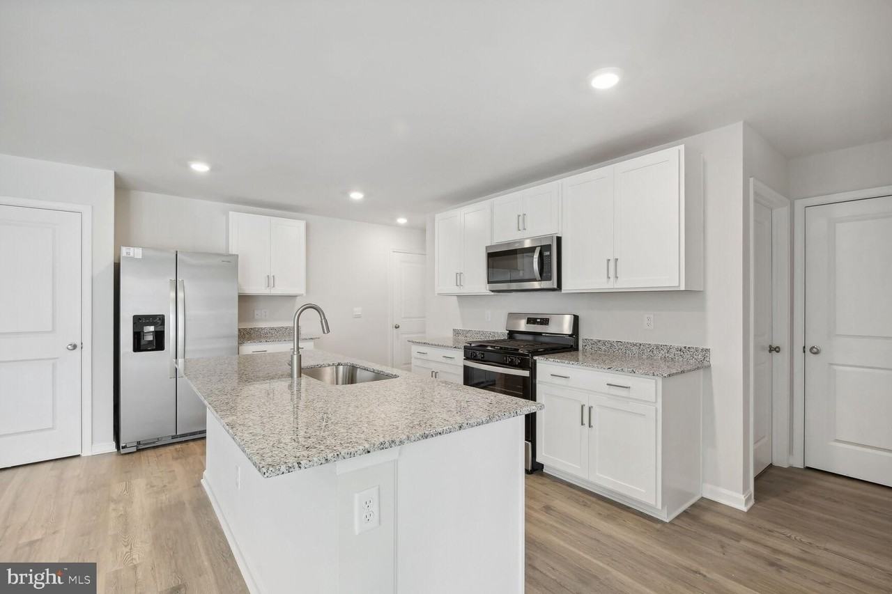 5208 Crooked Ln - Photo 5 of 30