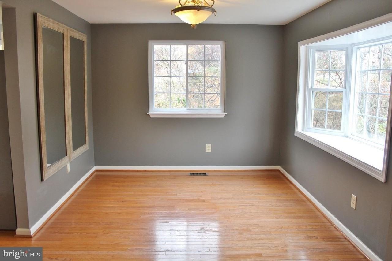9400 Wrought Iron Ct - Photo 5 of 21