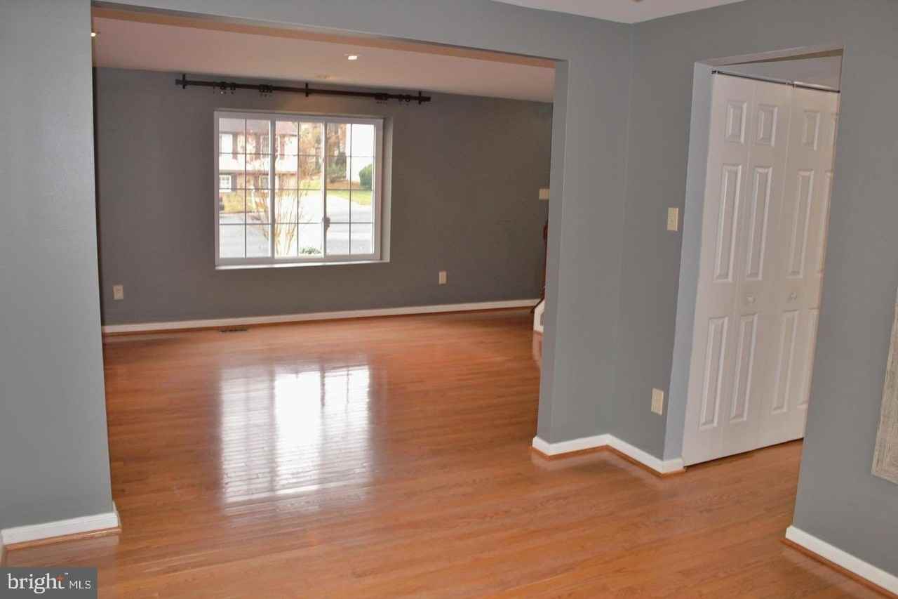 9400 Wrought Iron Ct - Photo 6 of 21