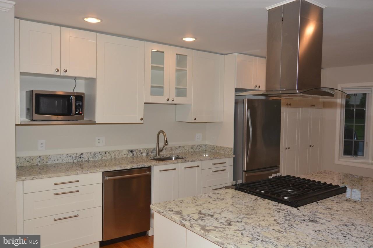 9416 Gamba Ct - Photo 4 of 31