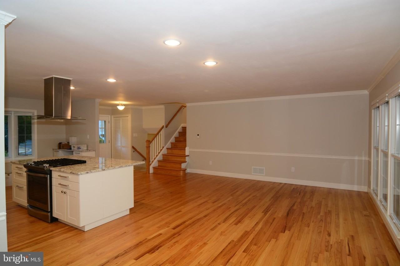9416 Gamba Ct - Photo 5 of 31