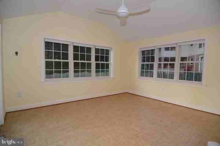 9416 Gamba Ct - Photo 6 of 31