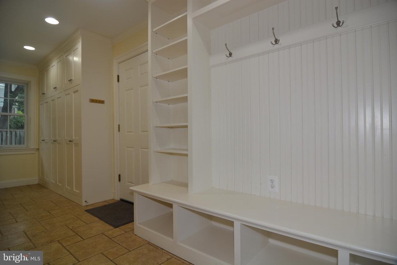 9416 Gamba Ct - Photo 7 of 31