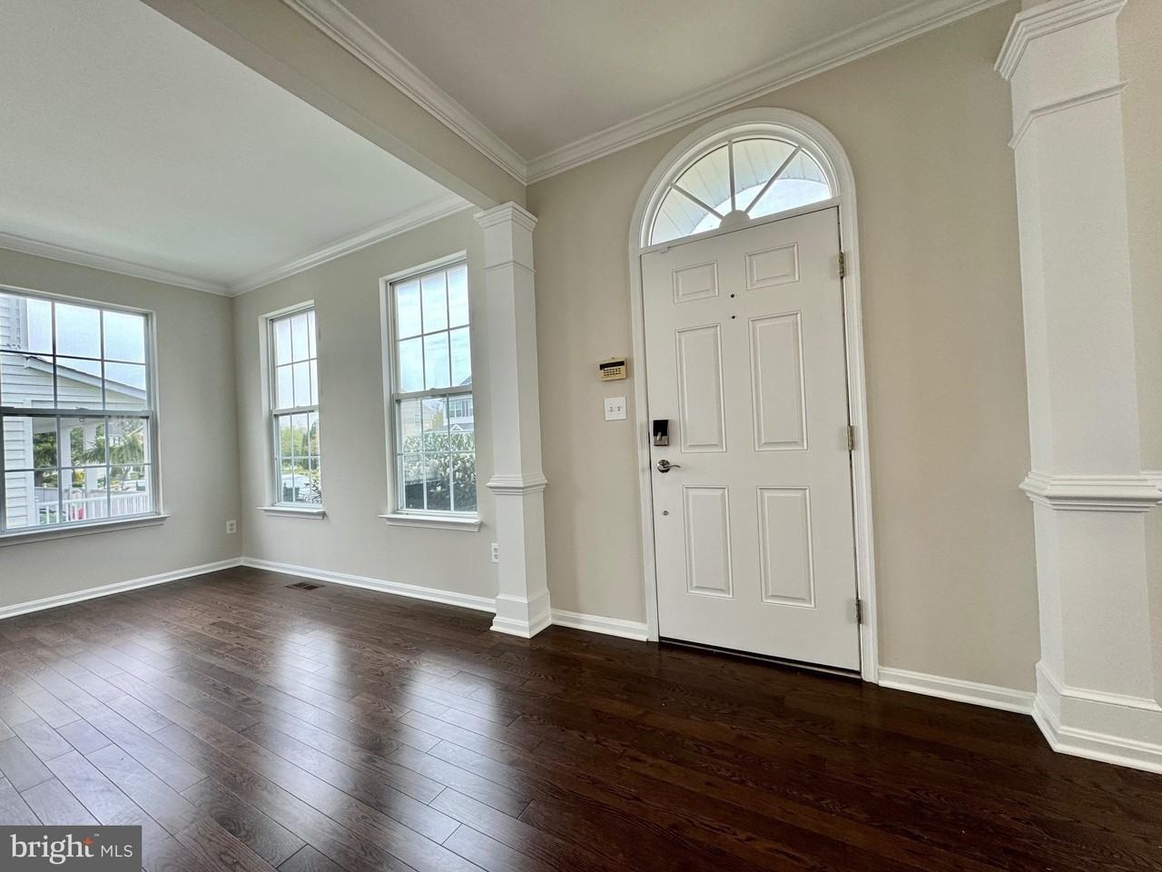 12434 Iona Sound Dr - Photo 2 of 32