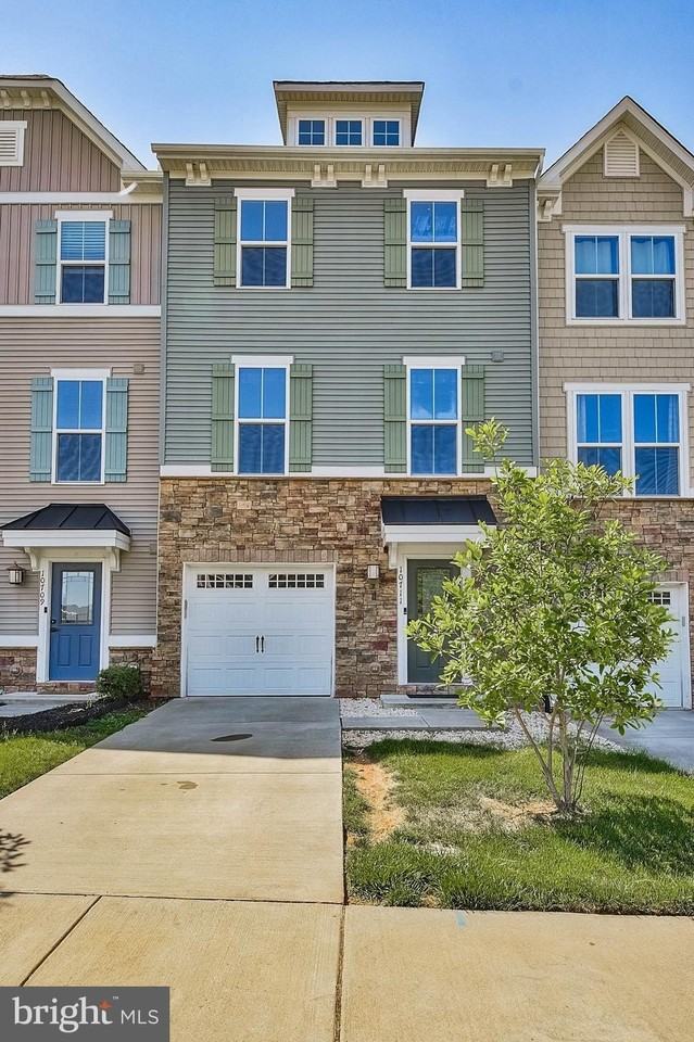 10711 Hinton Way - Photo 3 of 47
