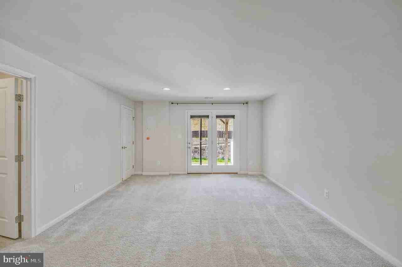 10711 Hinton Way - Photo 4 of 47