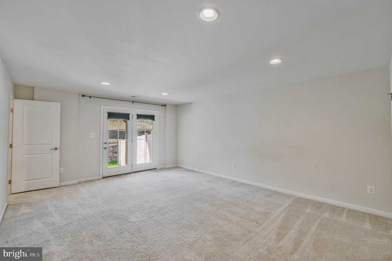 10711 Hinton Way - Photo 5 of 47