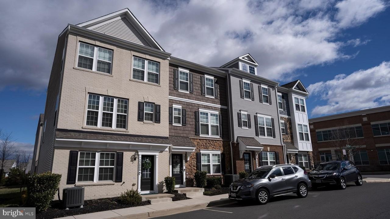 13808 Litespeed Way - Photo 2 of 3