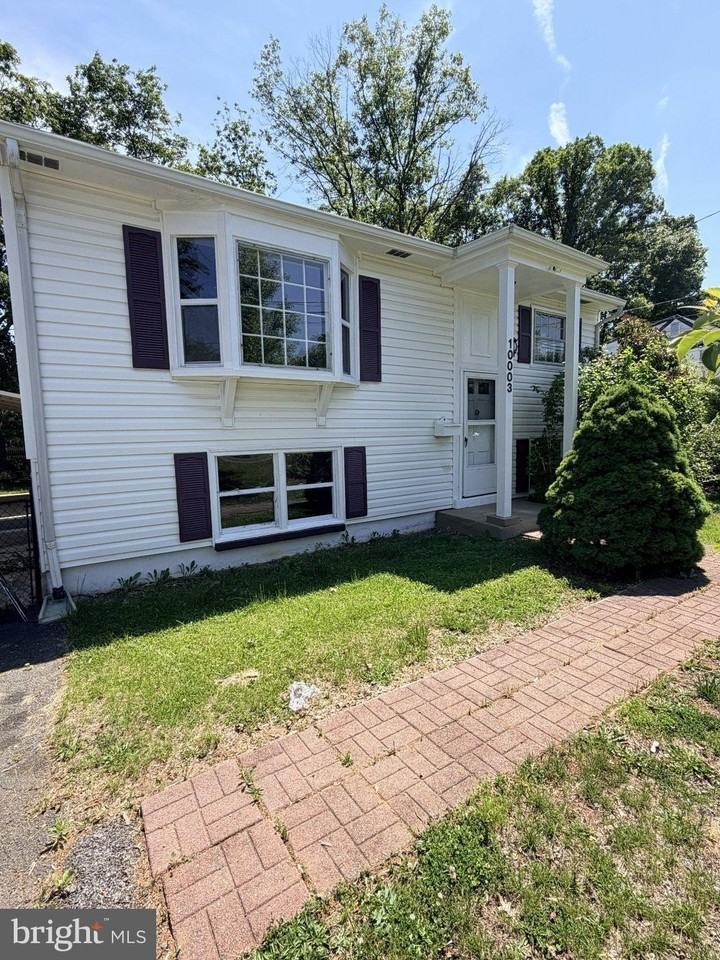 10003 Lomond Dr - Photo 3 of 33