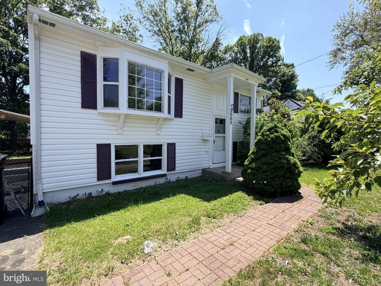 10003 Lomond Dr - Photo 4 of 33