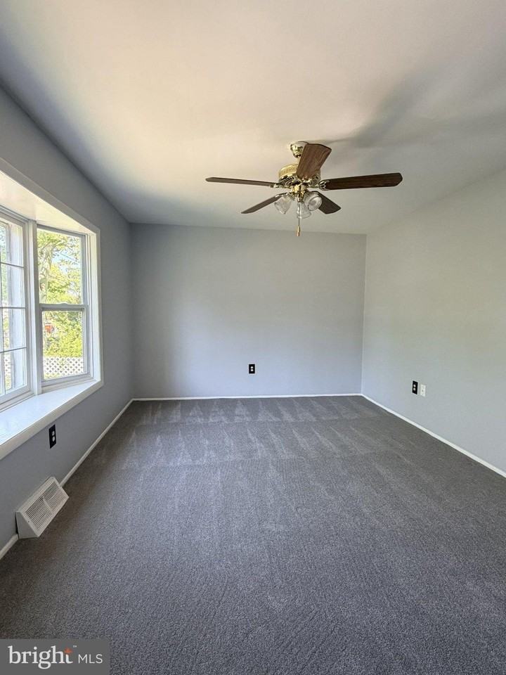 10003 Lomond Dr - Photo 6 of 33