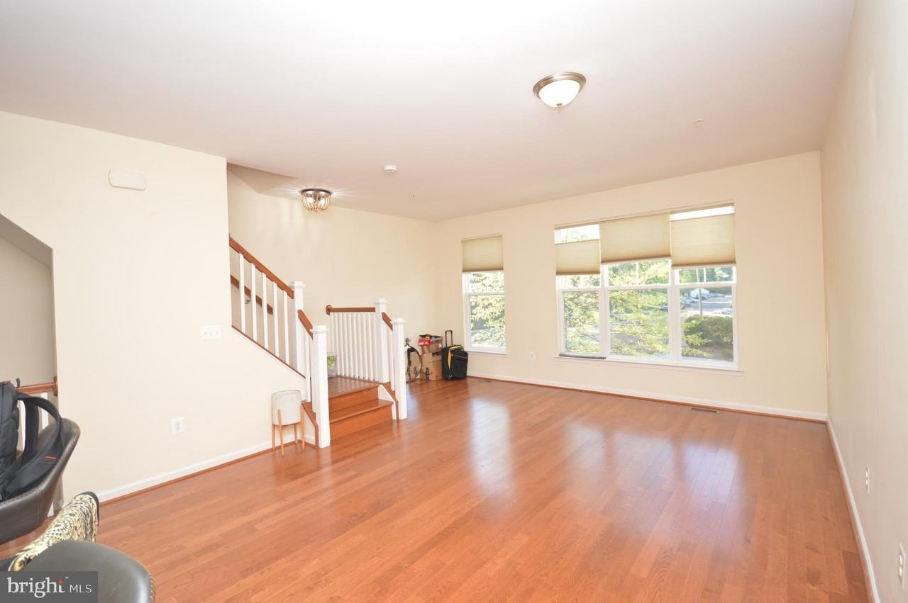 1571 Renate Dr - Photo 3 of 42