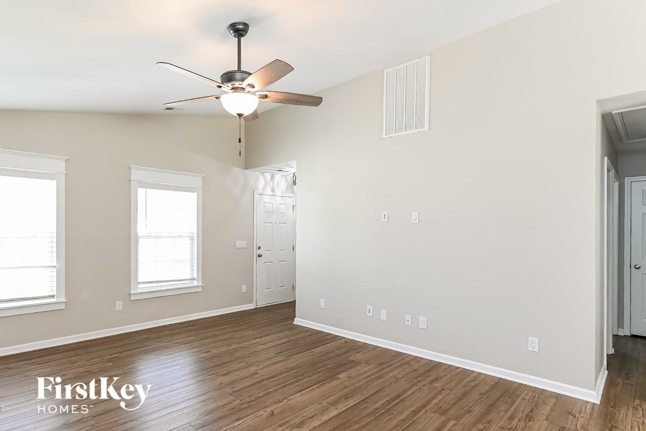 324 Brickhope Ln - Photo 4 of 15
